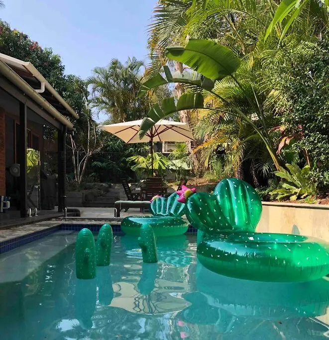 Σπίτι διακοπών Beach Jungle - Pet-Friendly Hot Tub, Firepit & Pool In Beachside Hideaway Μπάιρον Μπέι Αυστραλία