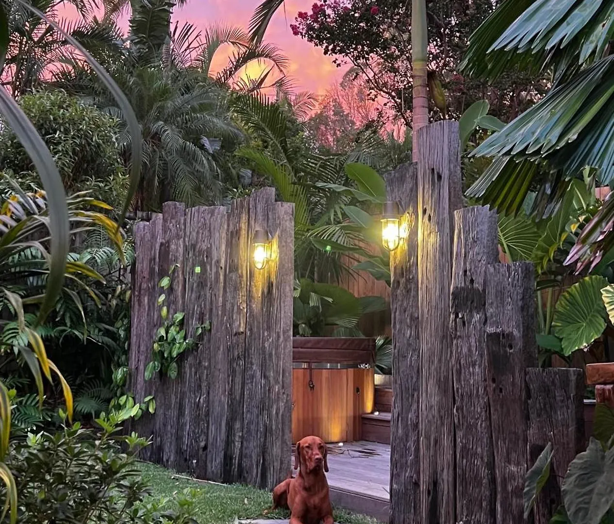 Beach Jungle - Pet-Friendly Hot Tub, Firepit & Pool In Beachside Hideaway Μπάιρον Μπέι Σπίτι διακοπών