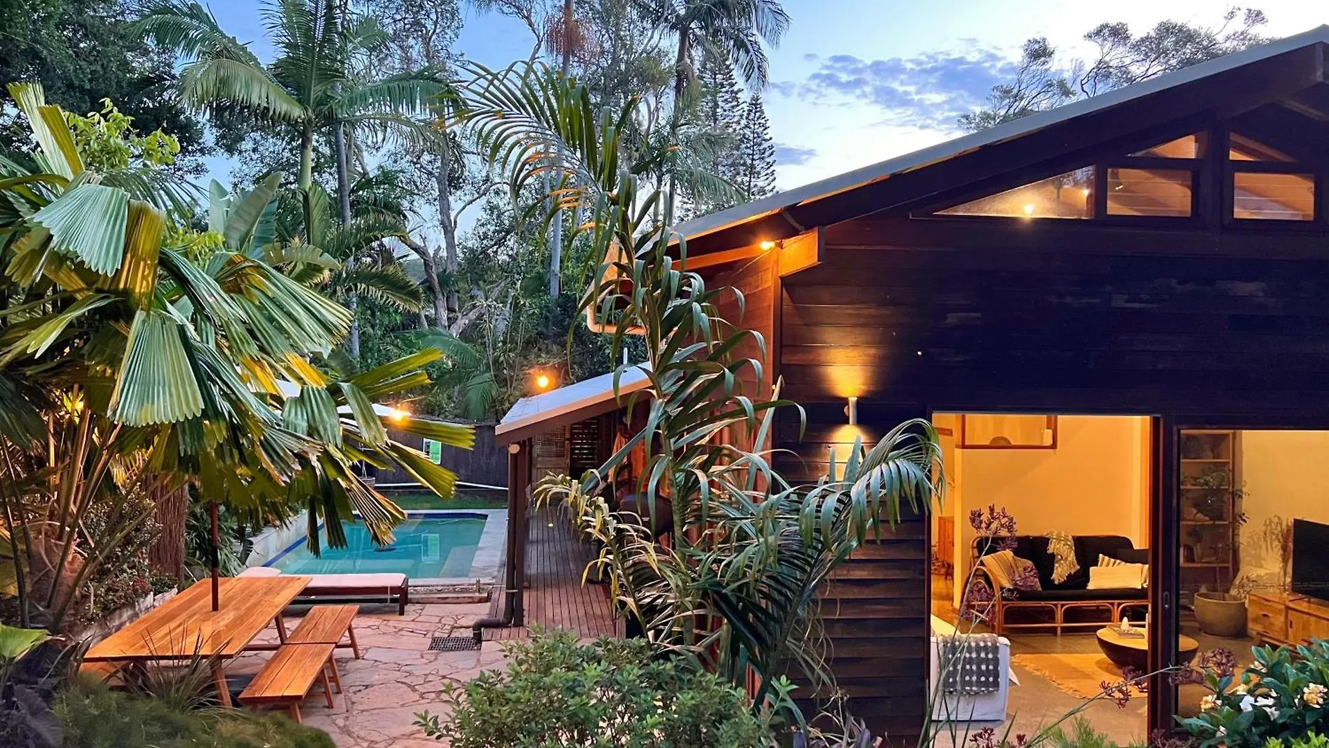 Beach Jungle - Pet-Friendly Hot Tub, Firepit & Pool In Beachside Hideaway Μπάιρον Μπέι Αυστραλία
